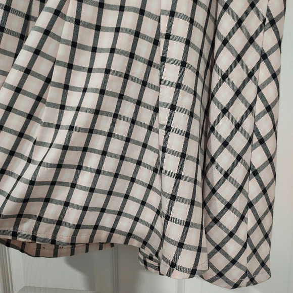 Torrid Ivory Gingham Mini Twill Pleated Skater Skirt in Size 1 (14/16) - Picture 6 of 12